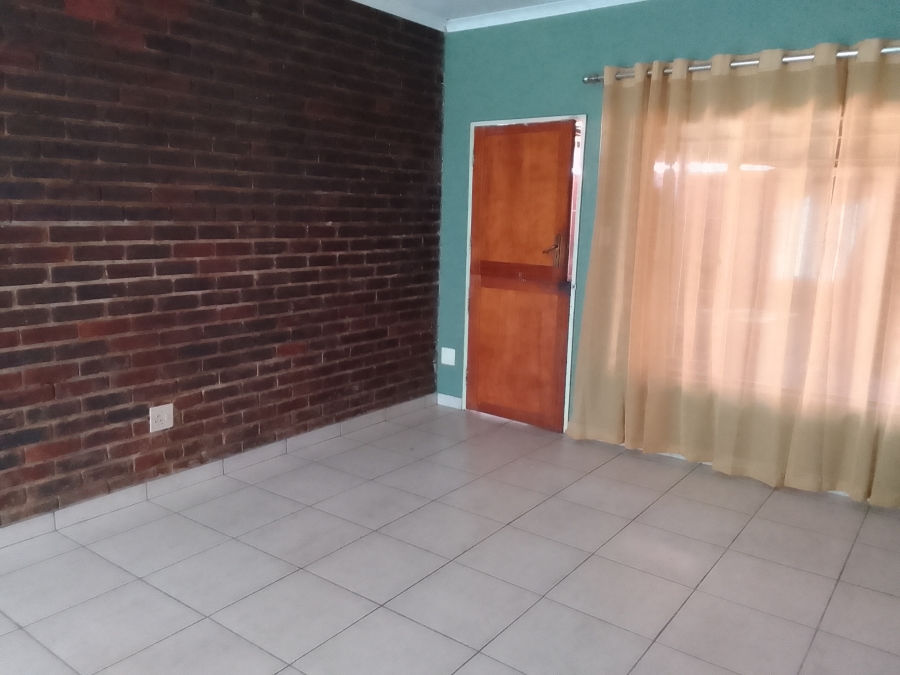 To Let 2 Bedroom Property for Rent in Lower Bo-dorp North West